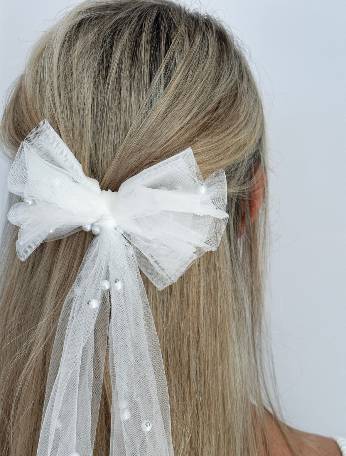 Elle Pearl Bow Hairclip